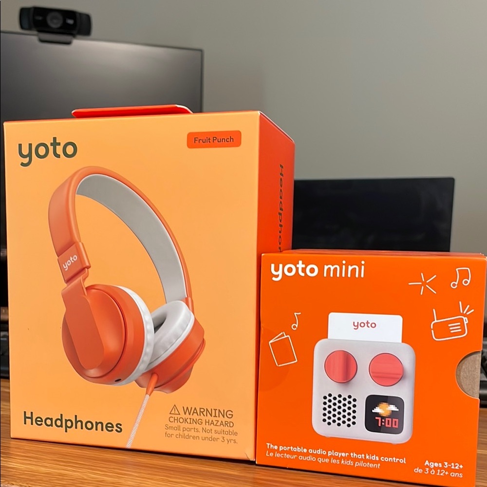 Yoto Mini Audio Player, Headphones & 3 Audio Cards-Frozen, Pixar, Sesame Street